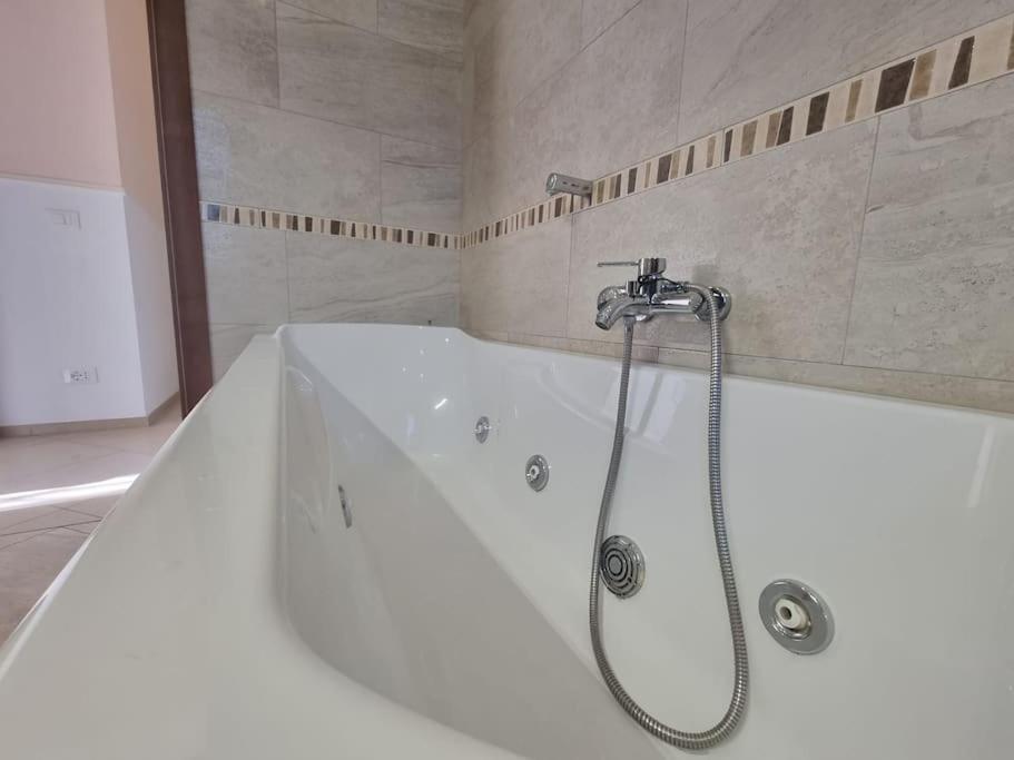-5 Min From Bus Stop-Free Parking Rome Luaran gambar