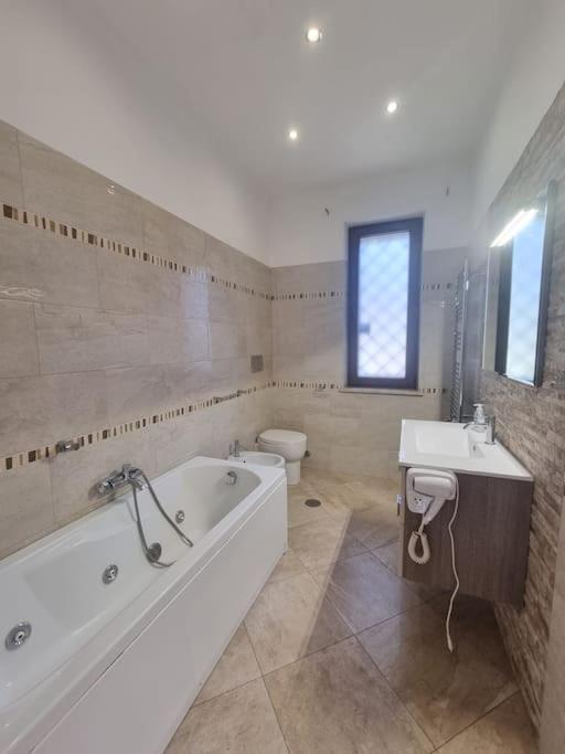 -5 Min From Bus Stop-Free Parking Rome Luaran gambar